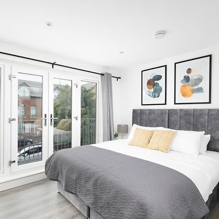 Skyvillion - London Enfield Chase Apartments With Parking & Wifi 외부 사진