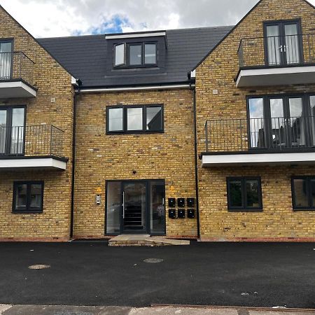 Skyvillion - London Enfield Chase Apartments With Parking & Wifi 외부 사진