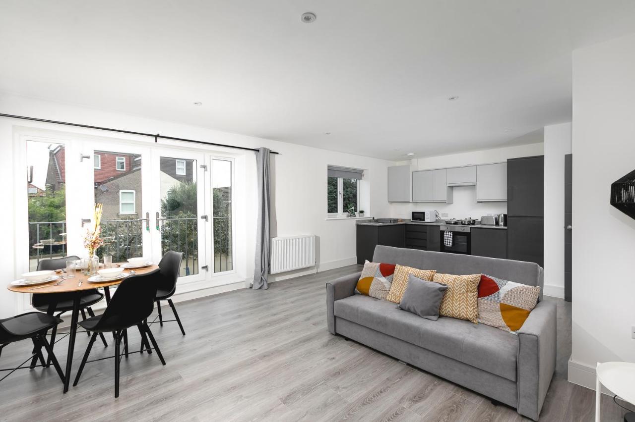 Skyvillion - London Enfield Chase Apartments With Parking & Wifi 외부 사진
