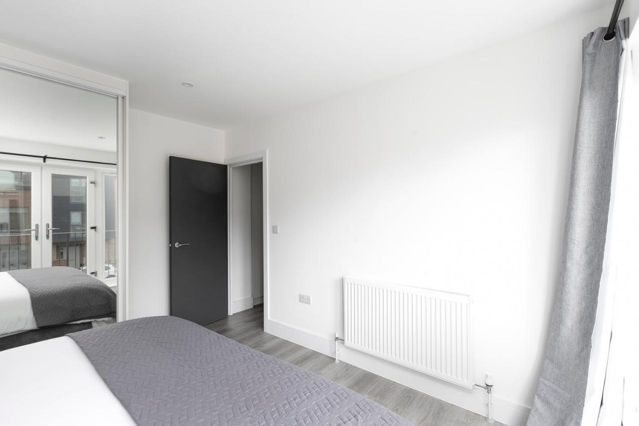 Skyvillion - London Enfield Chase Apartments With Parking & Wifi 외부 사진