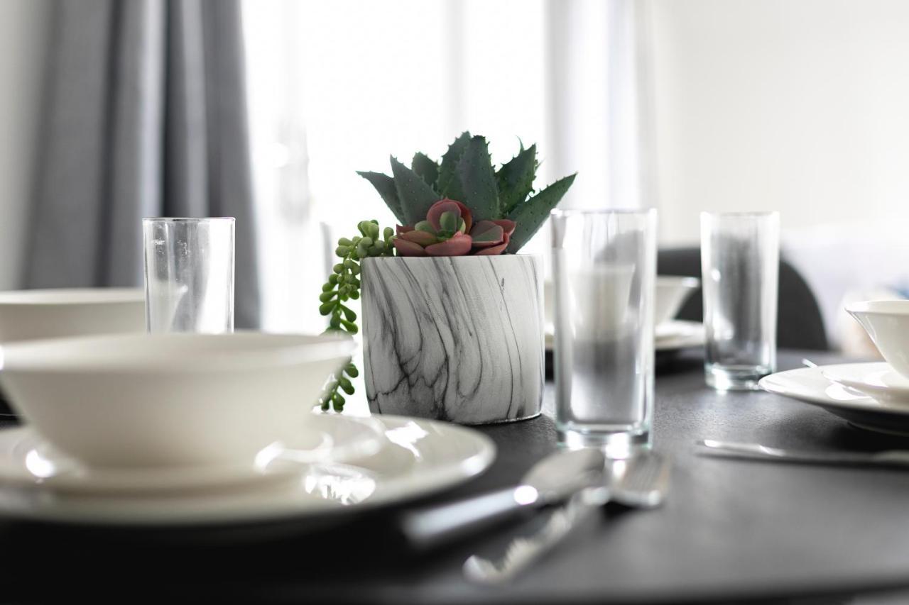 Skyvillion - London Enfield Chase Apartments With Parking & Wifi 외부 사진