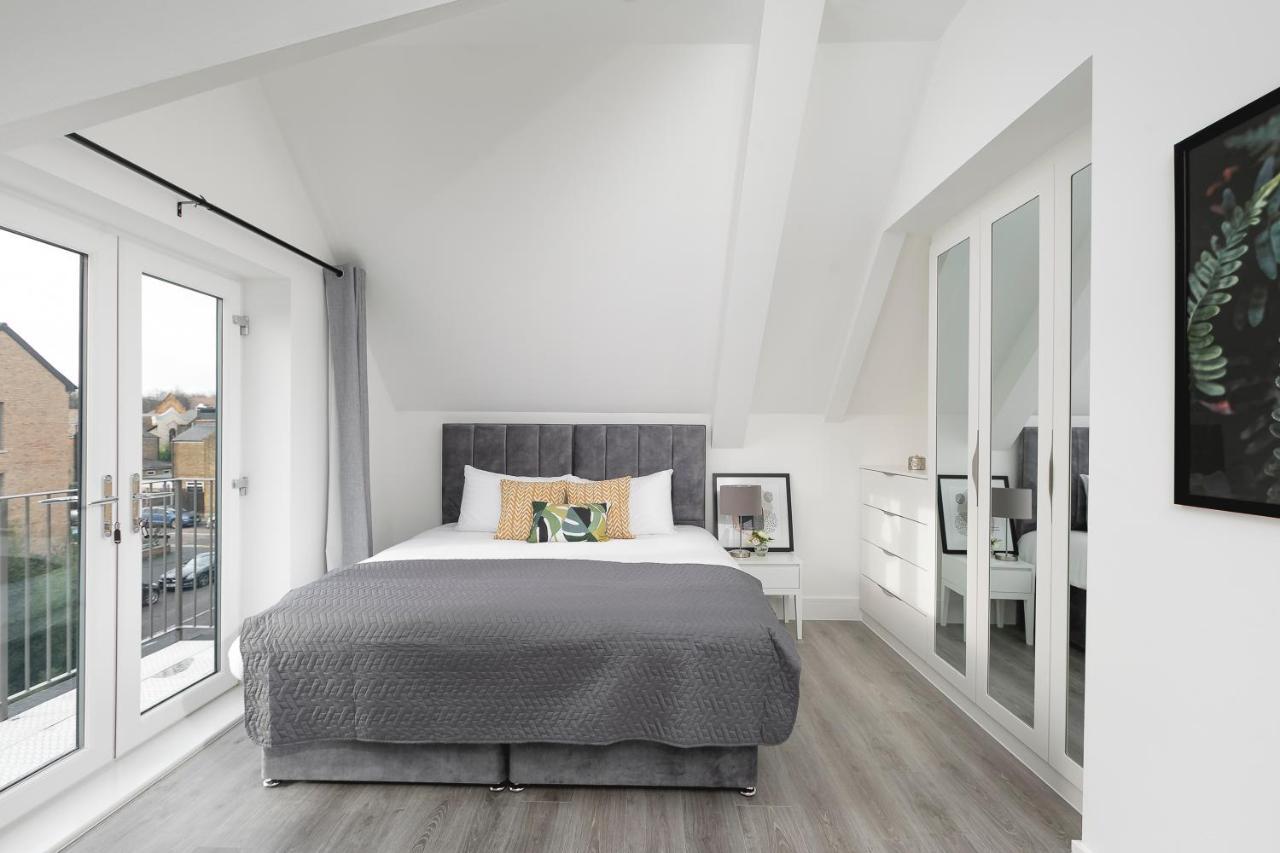 Skyvillion - London Enfield Chase Apartments With Parking & Wifi 외부 사진