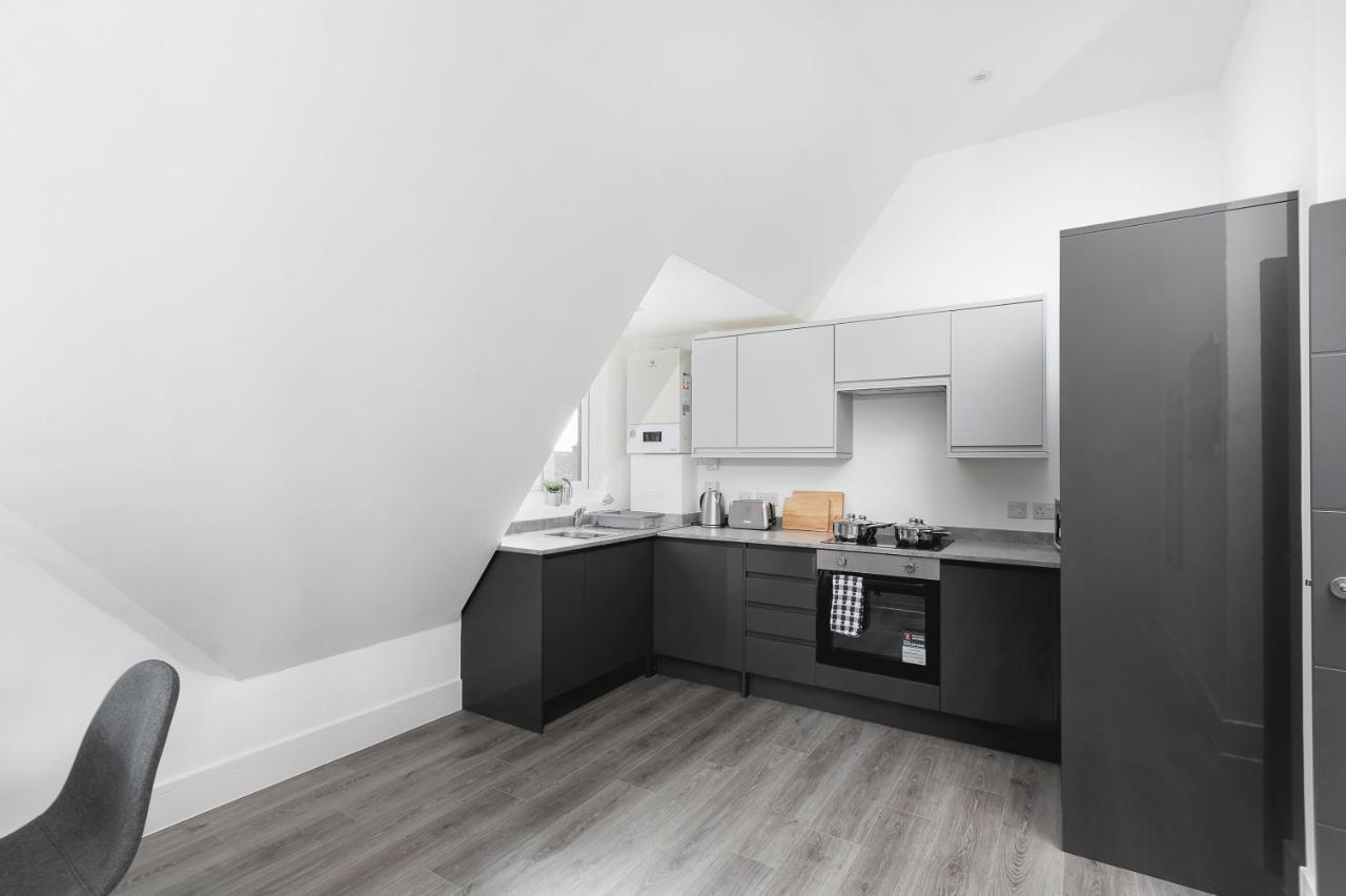Skyvillion - London Enfield Chase Apartments With Parking & Wifi 외부 사진
