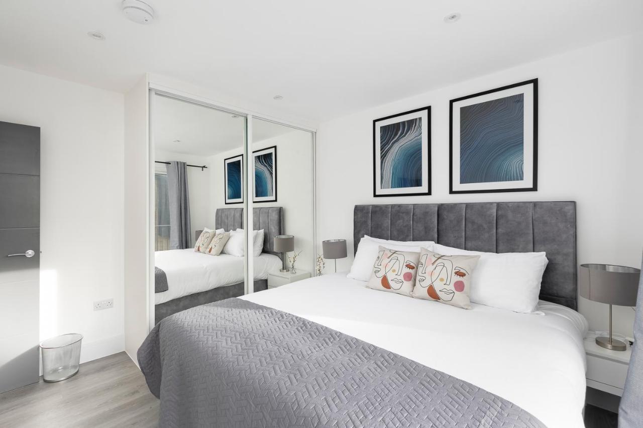 Skyvillion - London Enfield Chase Apartments With Parking & Wifi 외부 사진