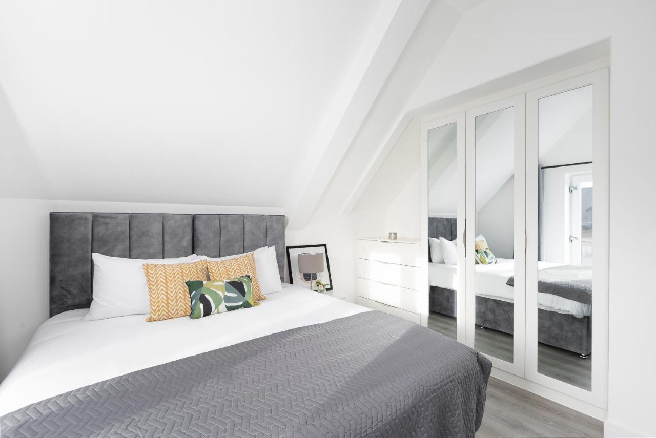 Skyvillion - London Enfield Chase Apartments With Parking & Wifi 외부 사진