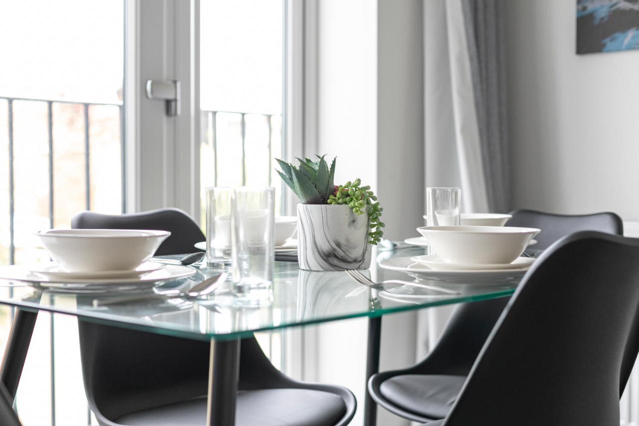 Skyvillion - London Enfield Chase Apartments With Parking & Wifi 외부 사진