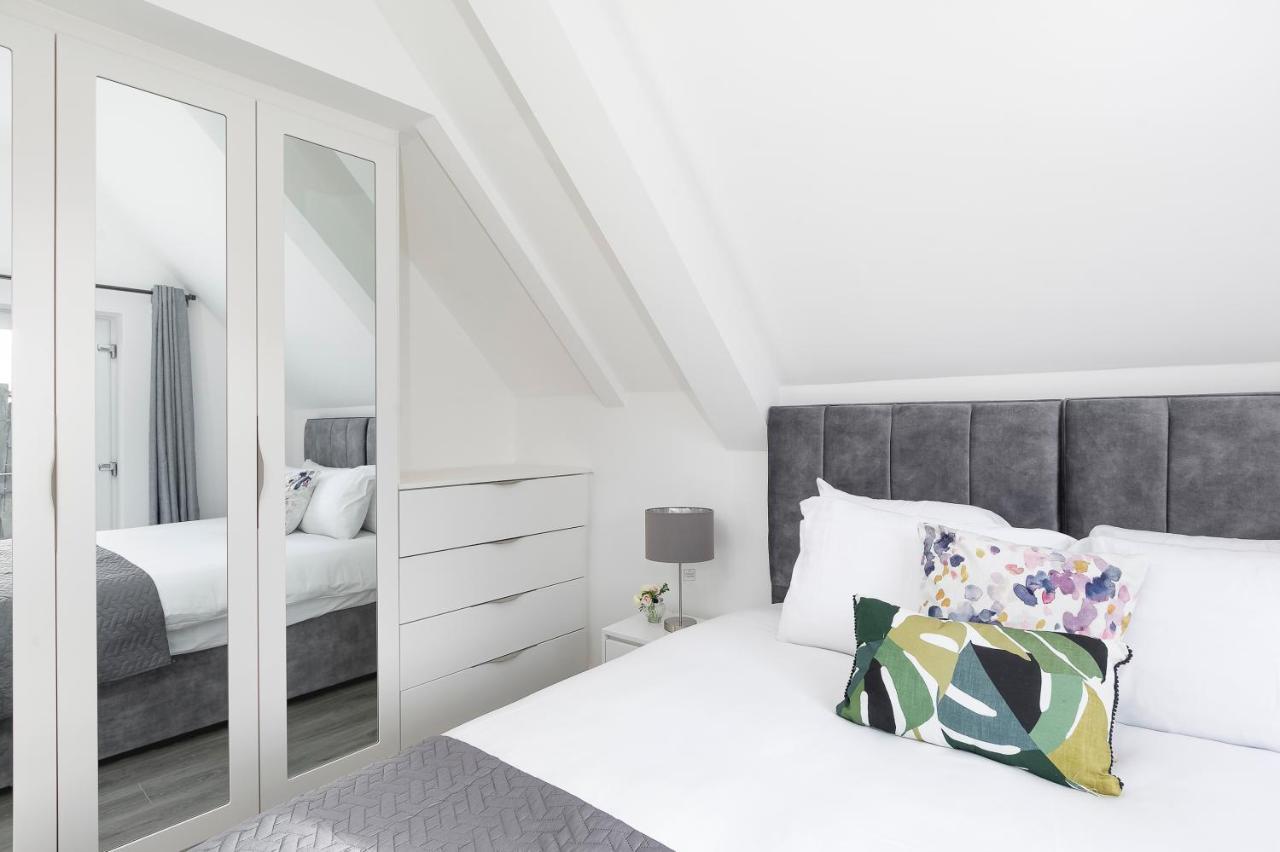 Skyvillion - London Enfield Chase Apartments With Parking & Wifi 외부 사진