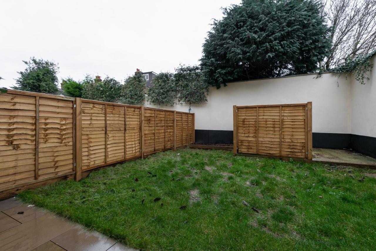 Skyvillion - London Enfield Chase Apartments With Parking & Wifi 외부 사진