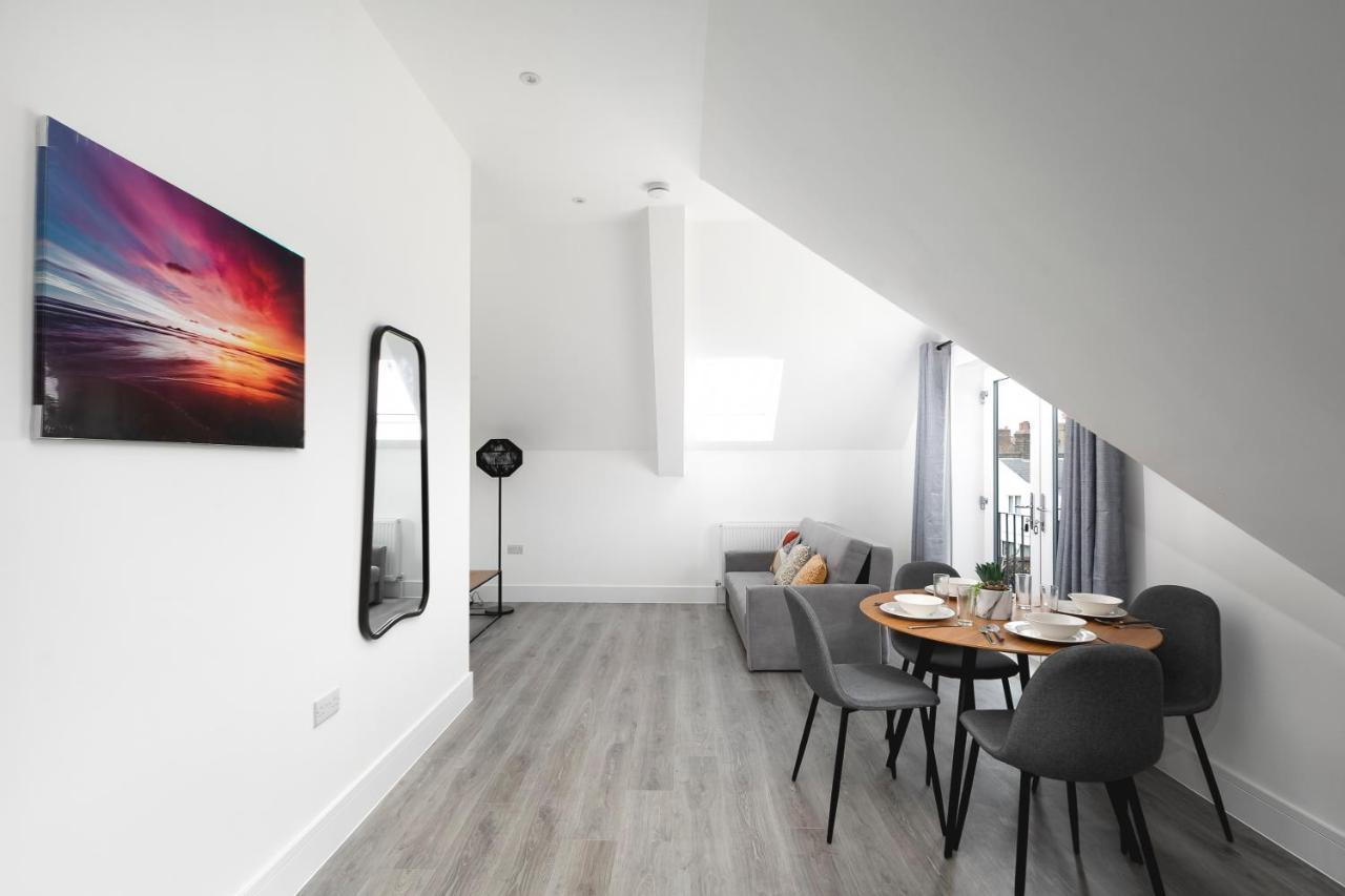 Skyvillion - London Enfield Chase Apartments With Parking & Wifi 외부 사진