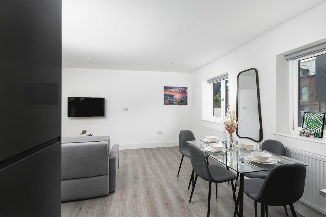 Skyvillion - London Enfield Chase Apartments With Parking & Wifi 외부 사진