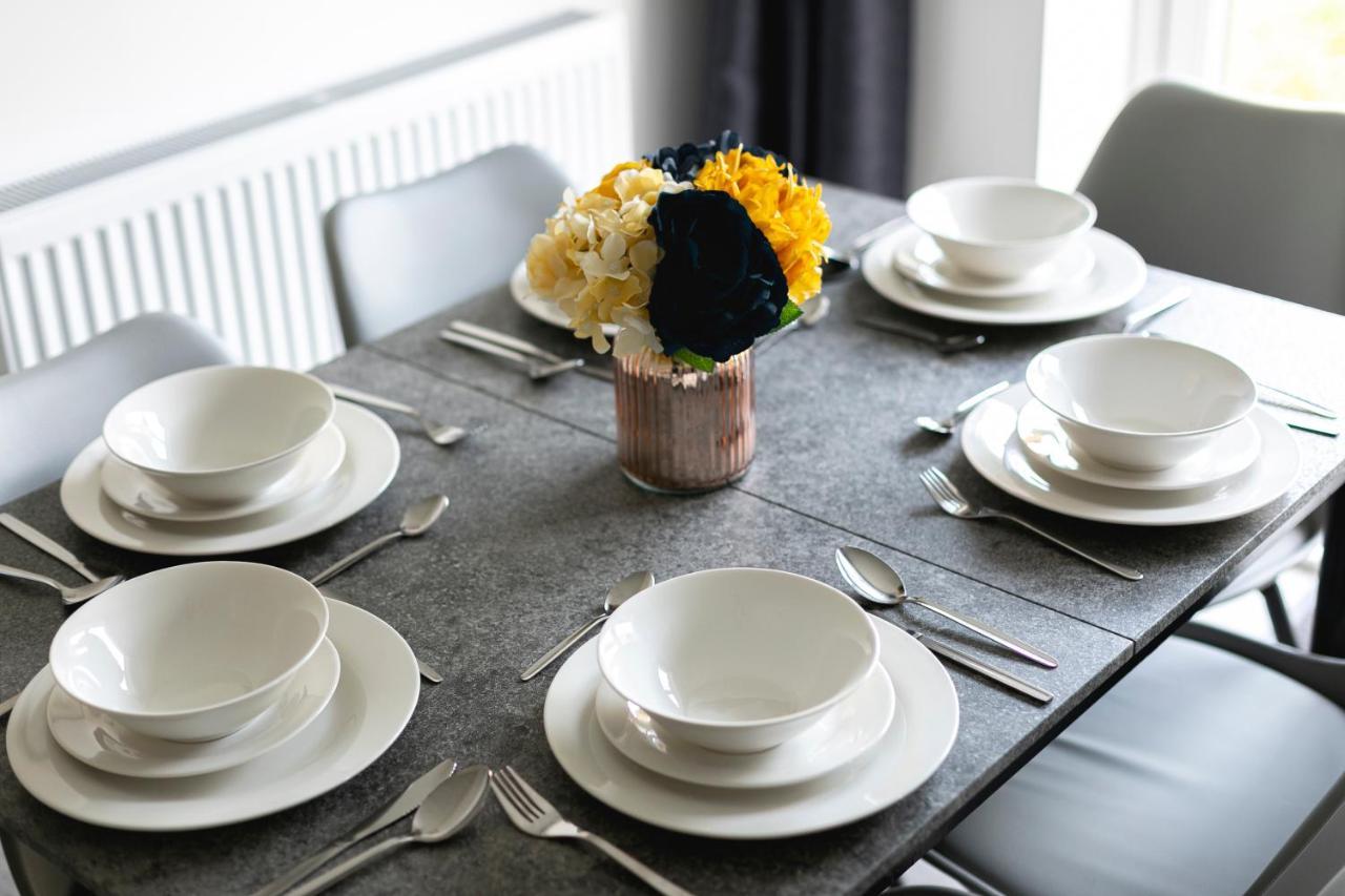 Skyvillion - London Enfield Chase Apartments With Parking & Wifi 외부 사진