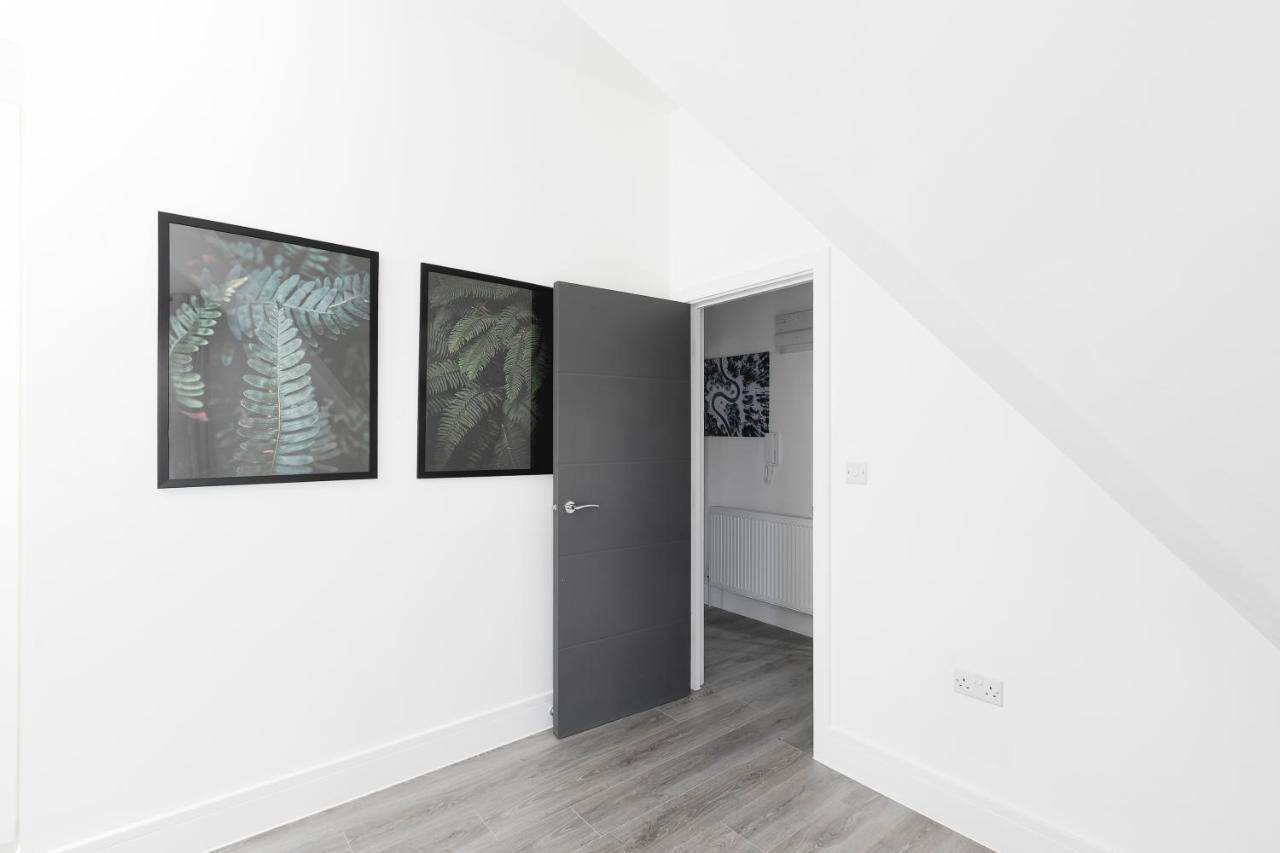 Skyvillion - London Enfield Chase Apartments With Parking & Wifi 외부 사진
