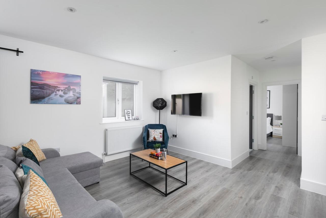 Skyvillion - London Enfield Chase Apartments With Parking & Wifi 외부 사진