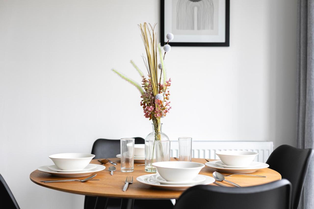 Skyvillion - London Enfield Chase Apartments With Parking & Wifi 외부 사진