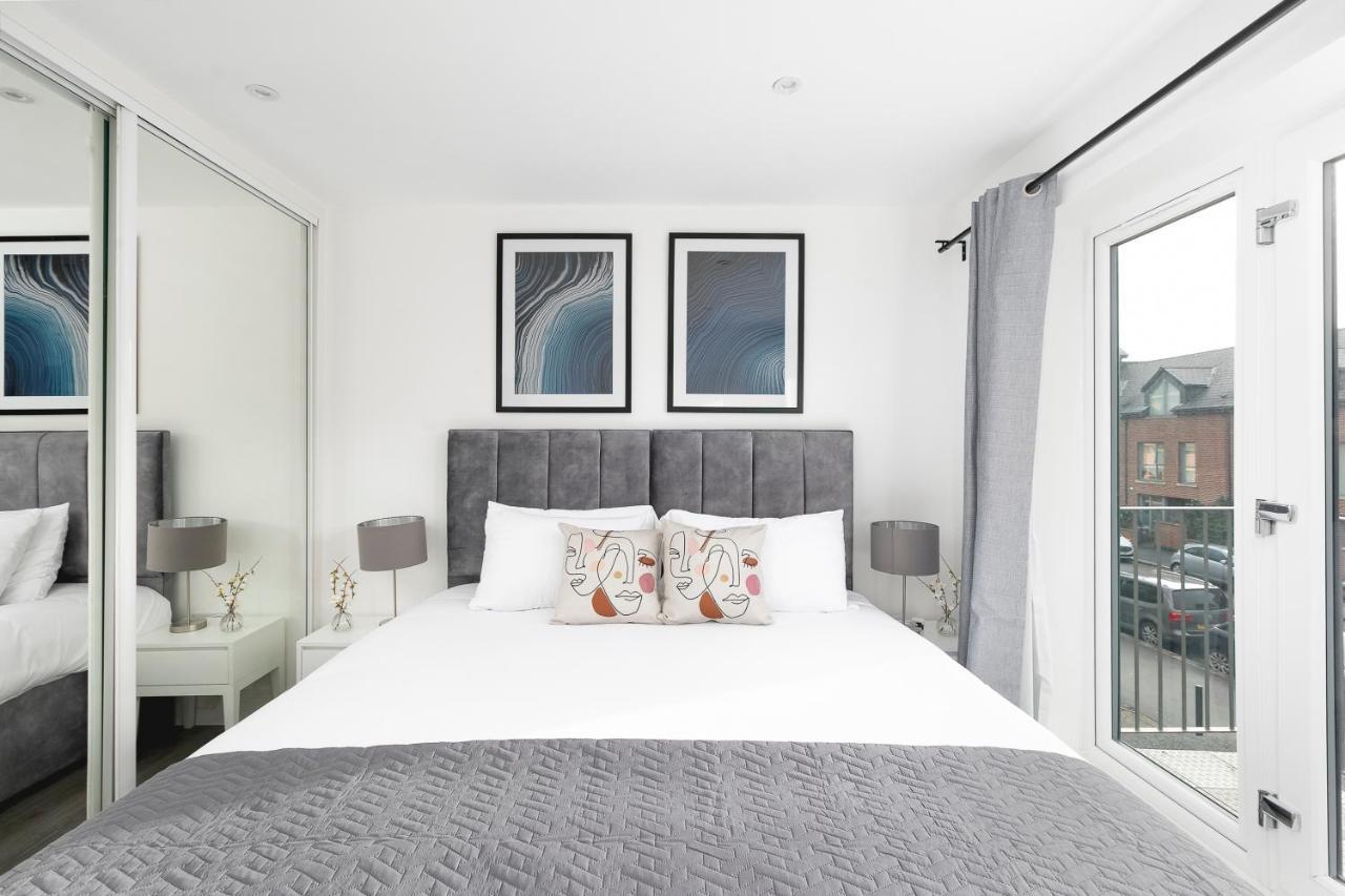 Skyvillion - London Enfield Chase Apartments With Parking & Wifi 외부 사진