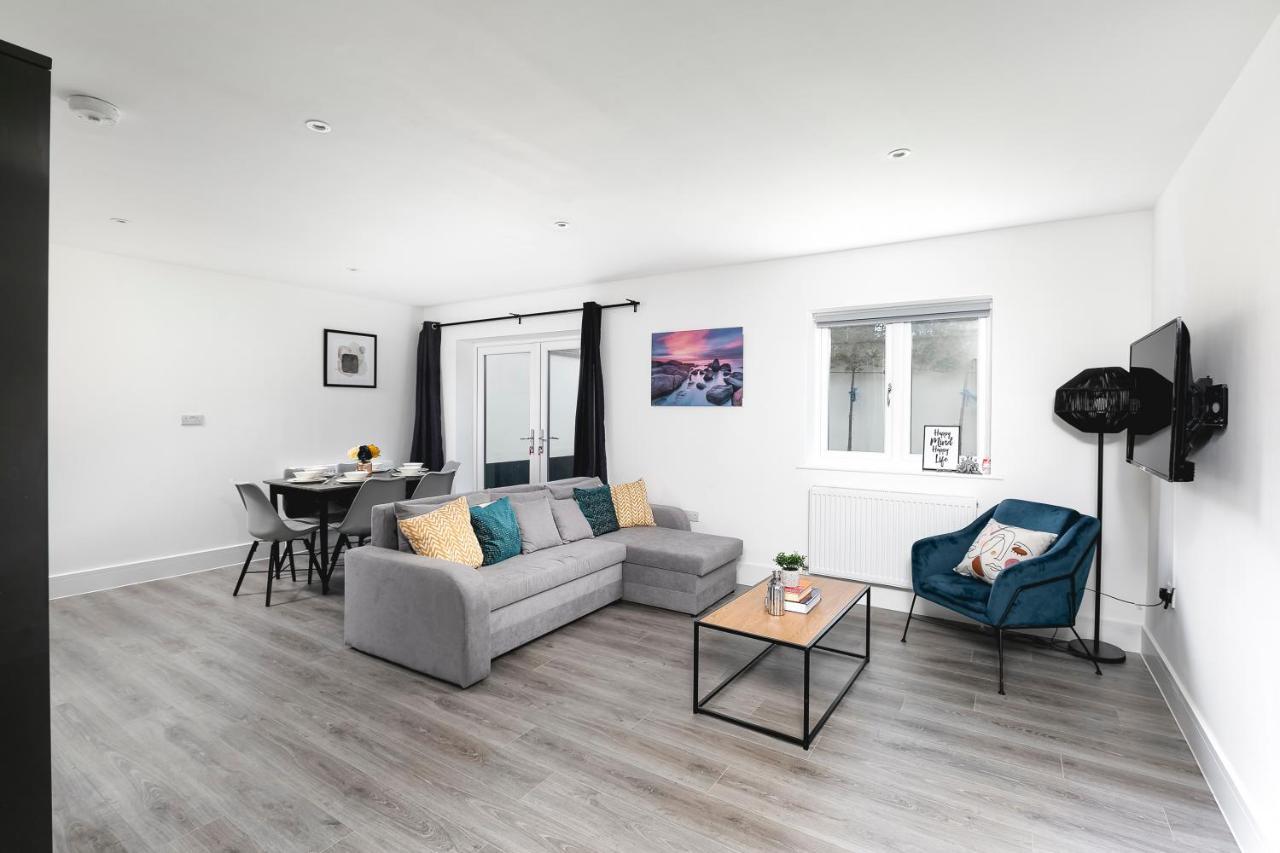 Skyvillion - London Enfield Chase Apartments With Parking & Wifi 외부 사진