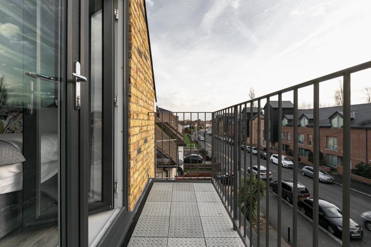 Skyvillion - London Enfield Chase Apartments With Parking & Wifi 외부 사진