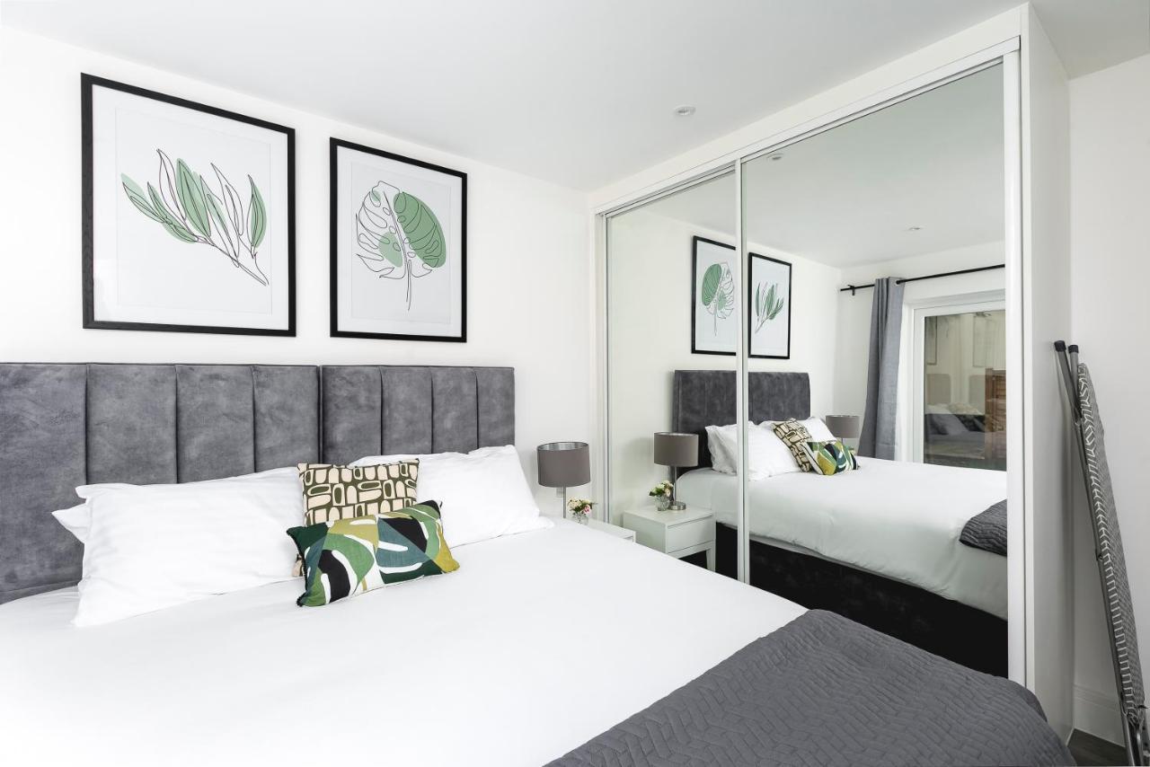 Skyvillion - London Enfield Chase Apartments With Parking & Wifi 외부 사진