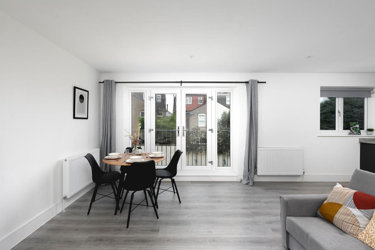 Skyvillion - London Enfield Chase Apartments With Parking & Wifi 외부 사진
