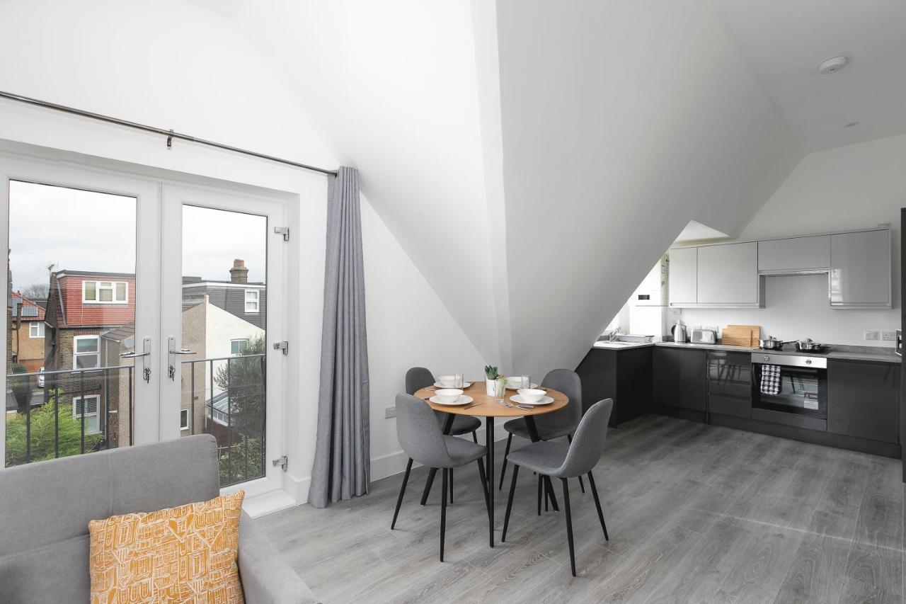 Skyvillion - London Enfield Chase Apartments With Parking & Wifi 외부 사진