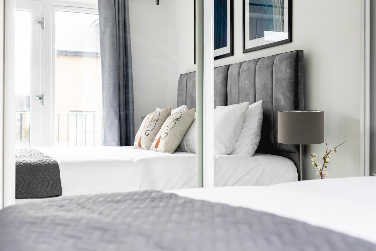Skyvillion - London Enfield Chase Apartments With Parking & Wifi 외부 사진