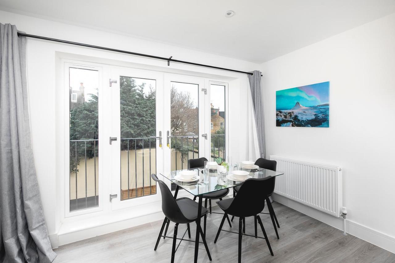 Skyvillion - London Enfield Chase Apartments With Parking & Wifi 외부 사진
