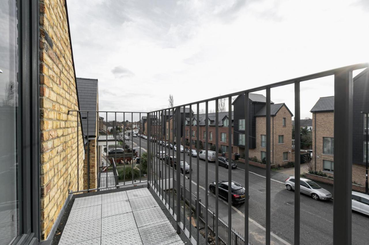 Skyvillion - London Enfield Chase Apartments With Parking & Wifi 외부 사진