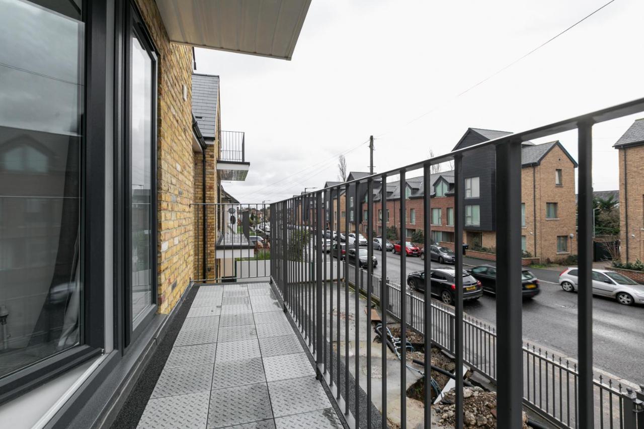 Skyvillion - London Enfield Chase Apartments With Parking & Wifi 외부 사진