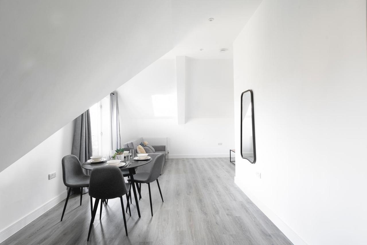 Skyvillion - London Enfield Chase Apartments With Parking & Wifi 외부 사진