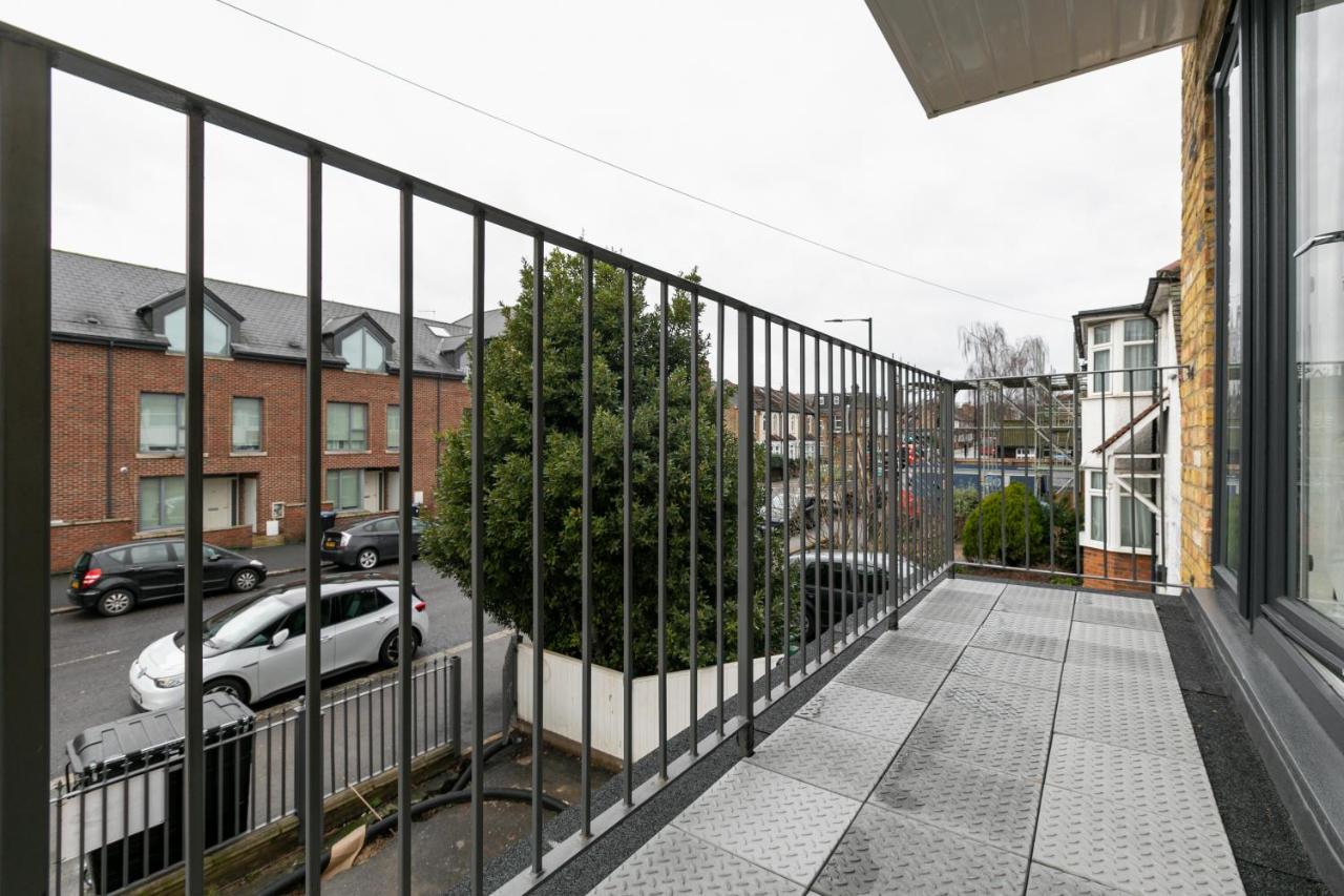Skyvillion - London Enfield Chase Apartments With Parking & Wifi 외부 사진