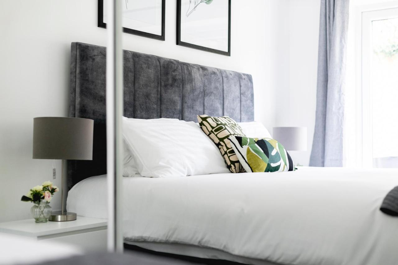 Skyvillion - London Enfield Chase Apartments With Parking & Wifi 외부 사진