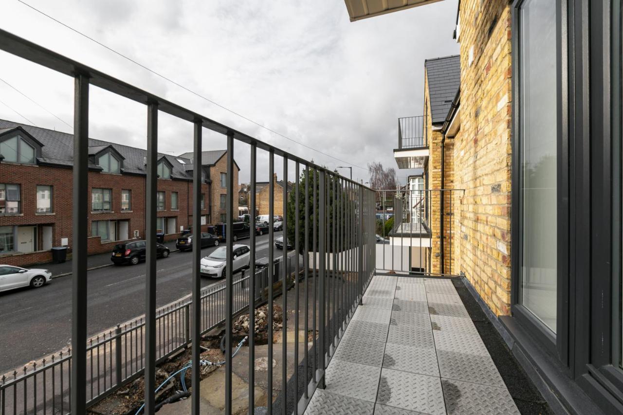 Skyvillion - London Enfield Chase Apartments With Parking & Wifi 외부 사진