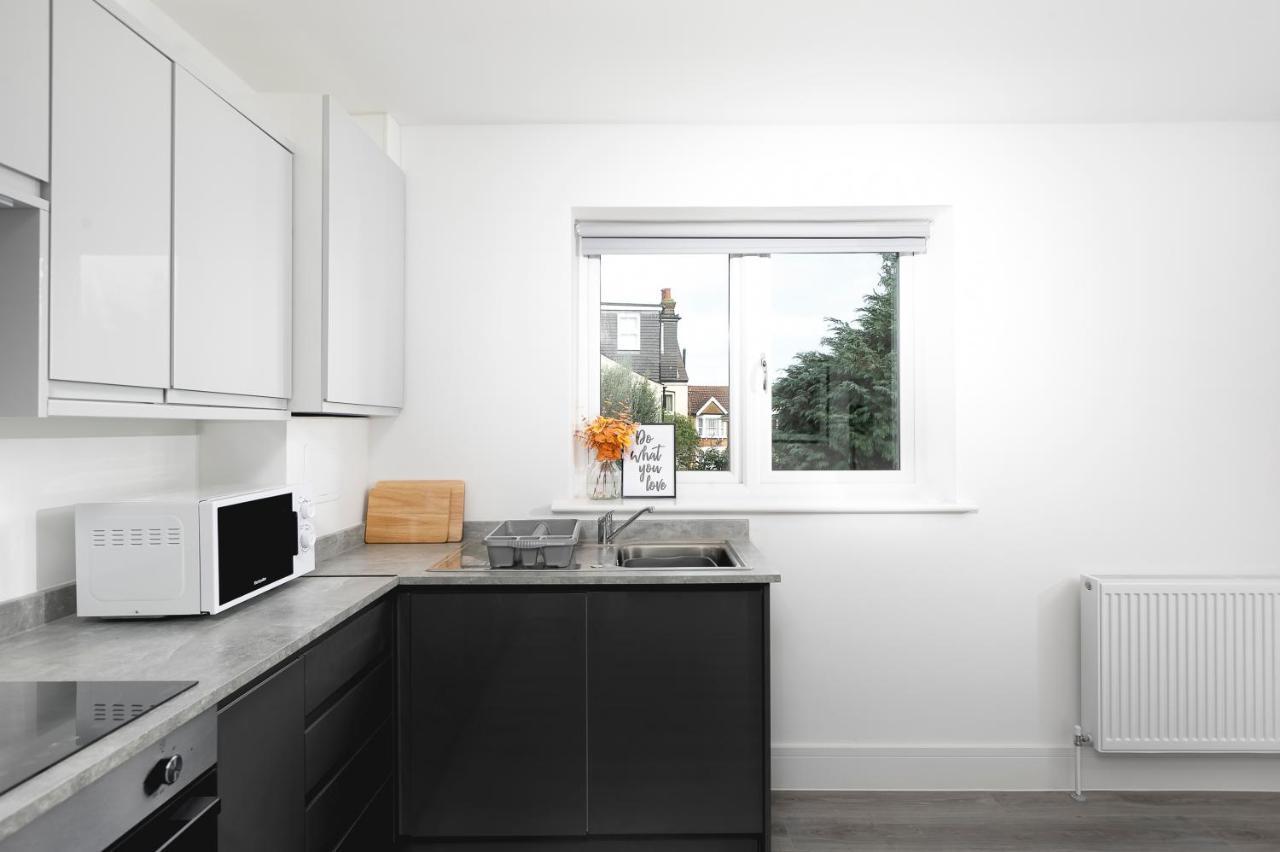 Skyvillion - London Enfield Chase Apartments With Parking & Wifi 외부 사진