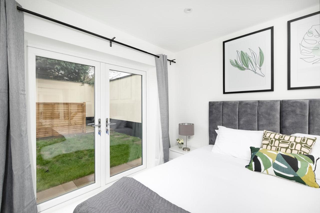 Skyvillion - London Enfield Chase Apartments With Parking & Wifi 외부 사진