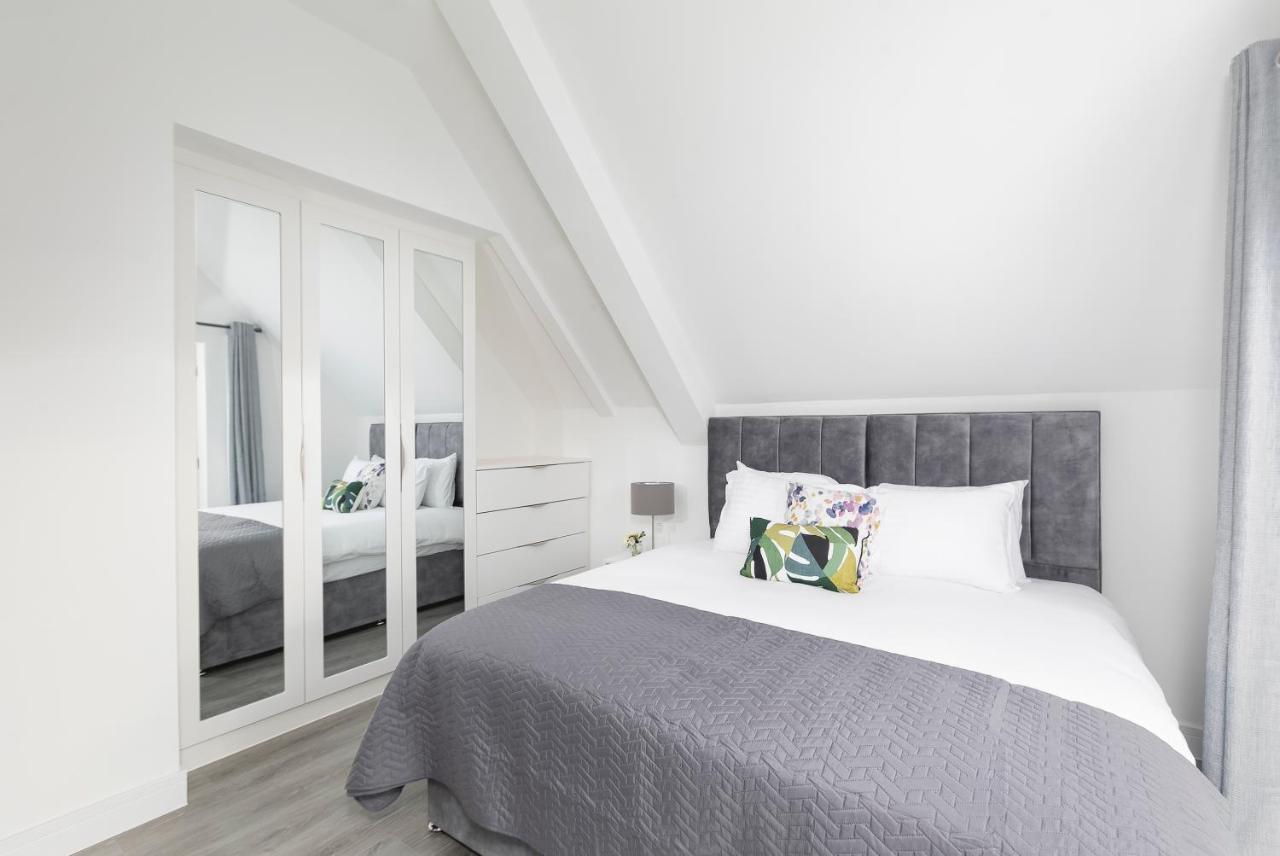 Skyvillion - London Enfield Chase Apartments With Parking & Wifi 외부 사진