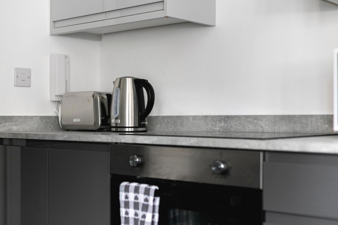 Skyvillion - London Enfield Chase Apartments With Parking & Wifi 외부 사진