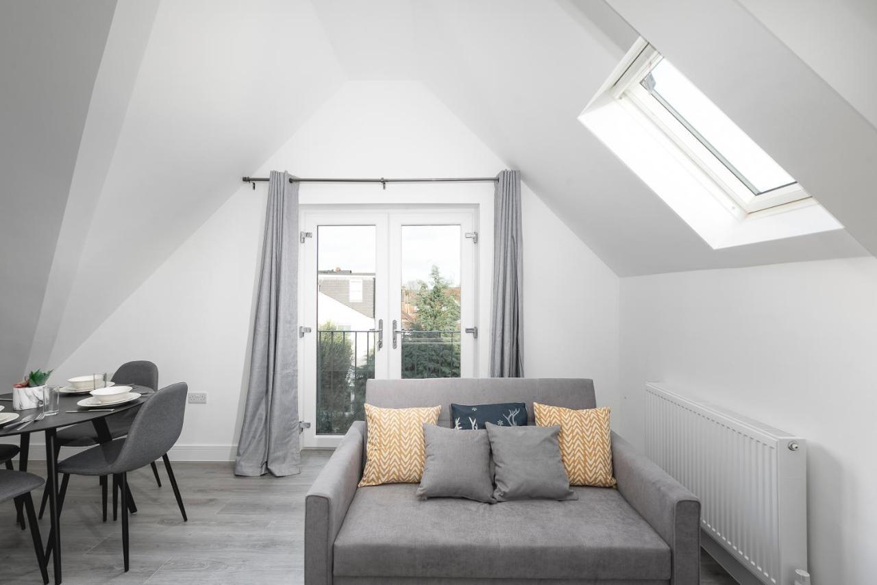 Skyvillion - London Enfield Chase Apartments With Parking & Wifi 외부 사진
