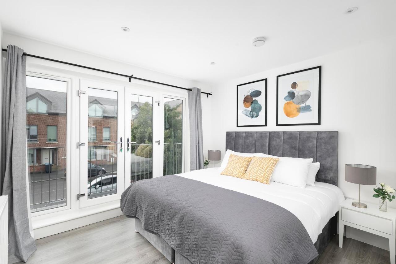 Skyvillion - London Enfield Chase Apartments With Parking & Wifi 외부 사진