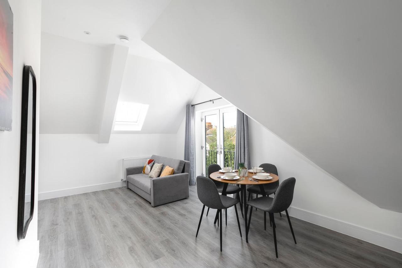 Skyvillion - London Enfield Chase Apartments With Parking & Wifi 외부 사진