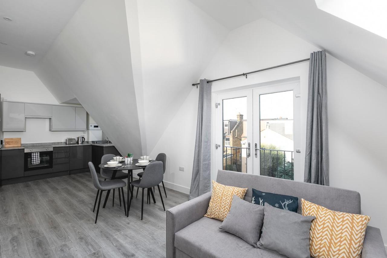 Skyvillion - London Enfield Chase Apartments With Parking & Wifi 외부 사진