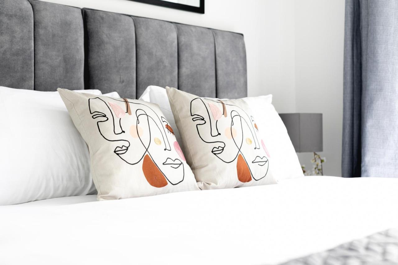 Skyvillion - London Enfield Chase Apartments With Parking & Wifi 외부 사진