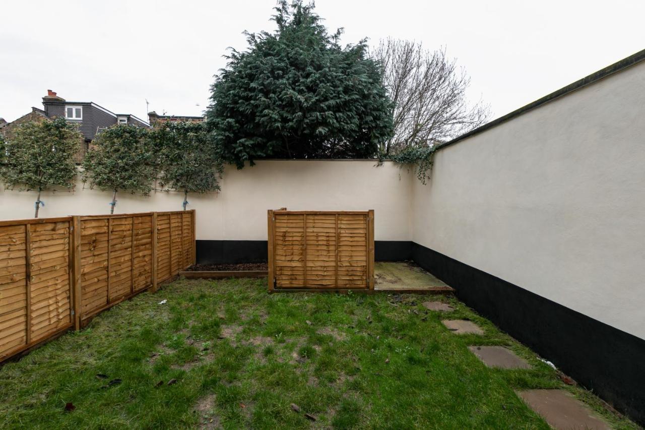 Skyvillion - London Enfield Chase Apartments With Parking & Wifi 외부 사진
