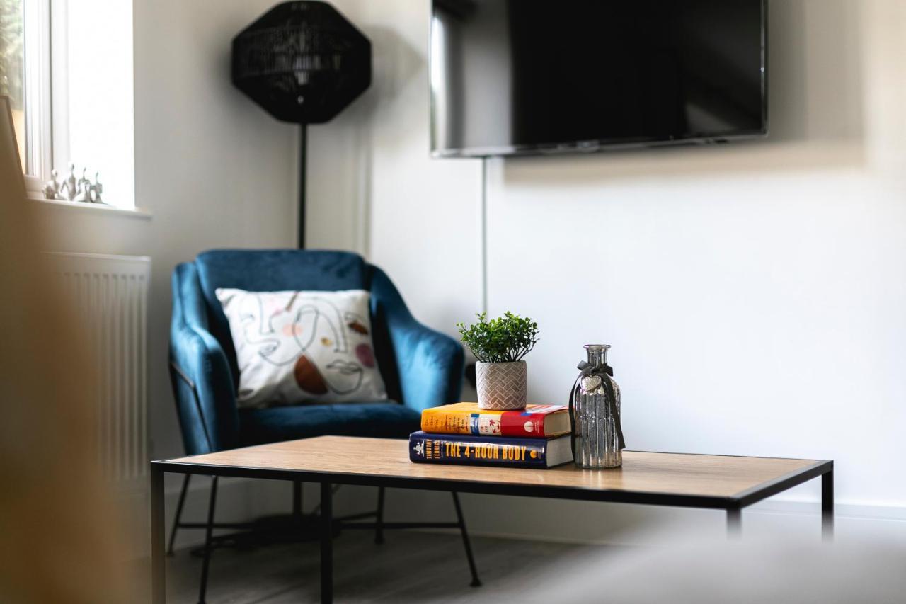 Skyvillion - London Enfield Chase Apartments With Parking & Wifi 외부 사진