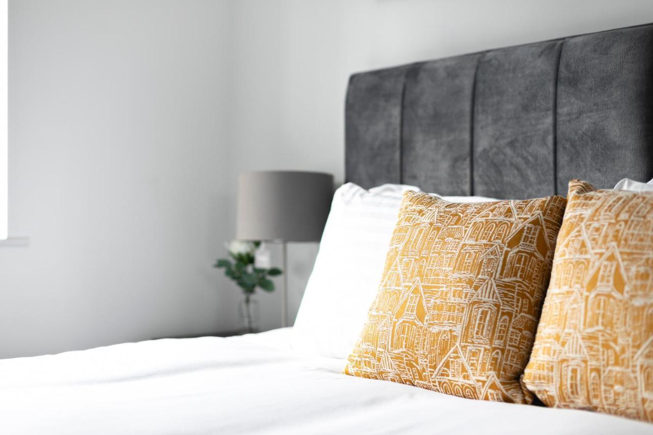 Skyvillion - London Enfield Chase Apartments With Parking & Wifi 외부 사진