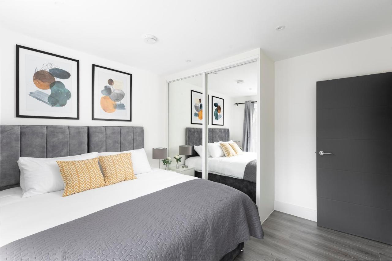 Skyvillion - London Enfield Chase Apartments With Parking & Wifi 외부 사진
