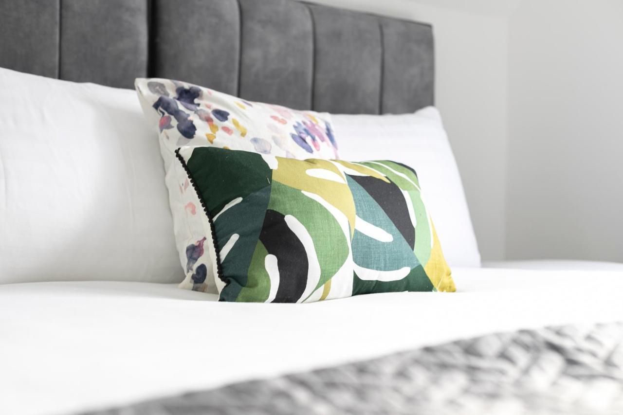Skyvillion - London Enfield Chase Apartments With Parking & Wifi 외부 사진