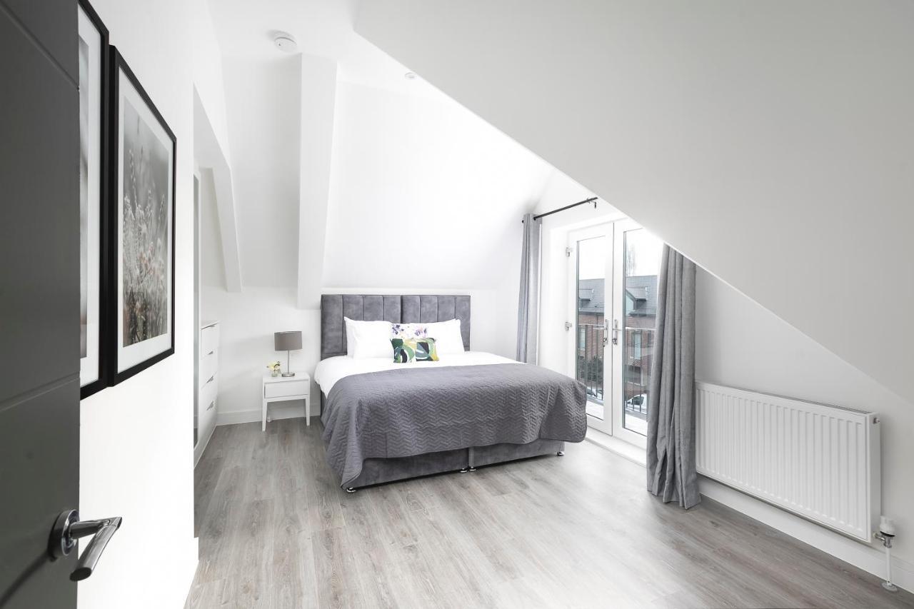 Skyvillion - London Enfield Chase Apartments With Parking & Wifi 외부 사진