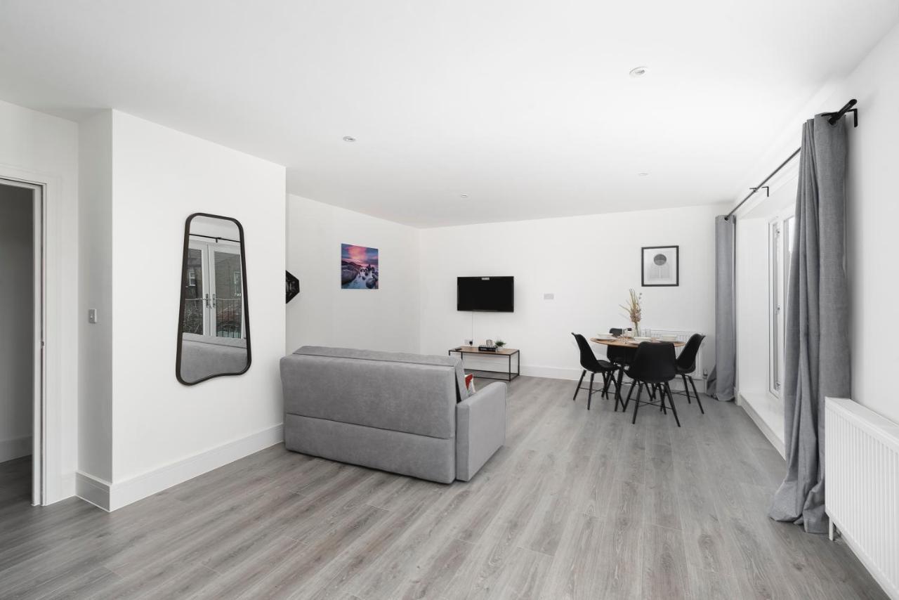Skyvillion - London Enfield Chase Apartments With Parking & Wifi 외부 사진