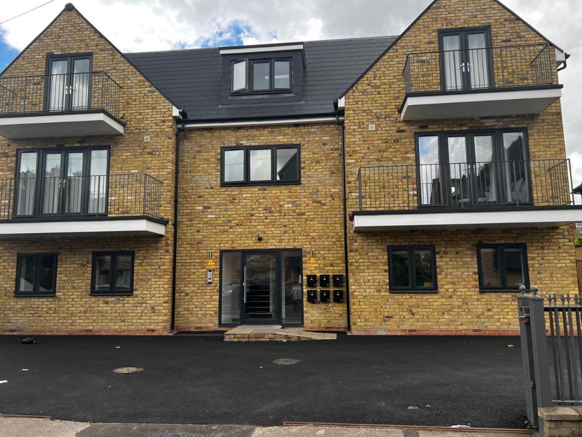 Skyvillion - London Enfield Chase Apartments With Parking & Wifi 외부 사진